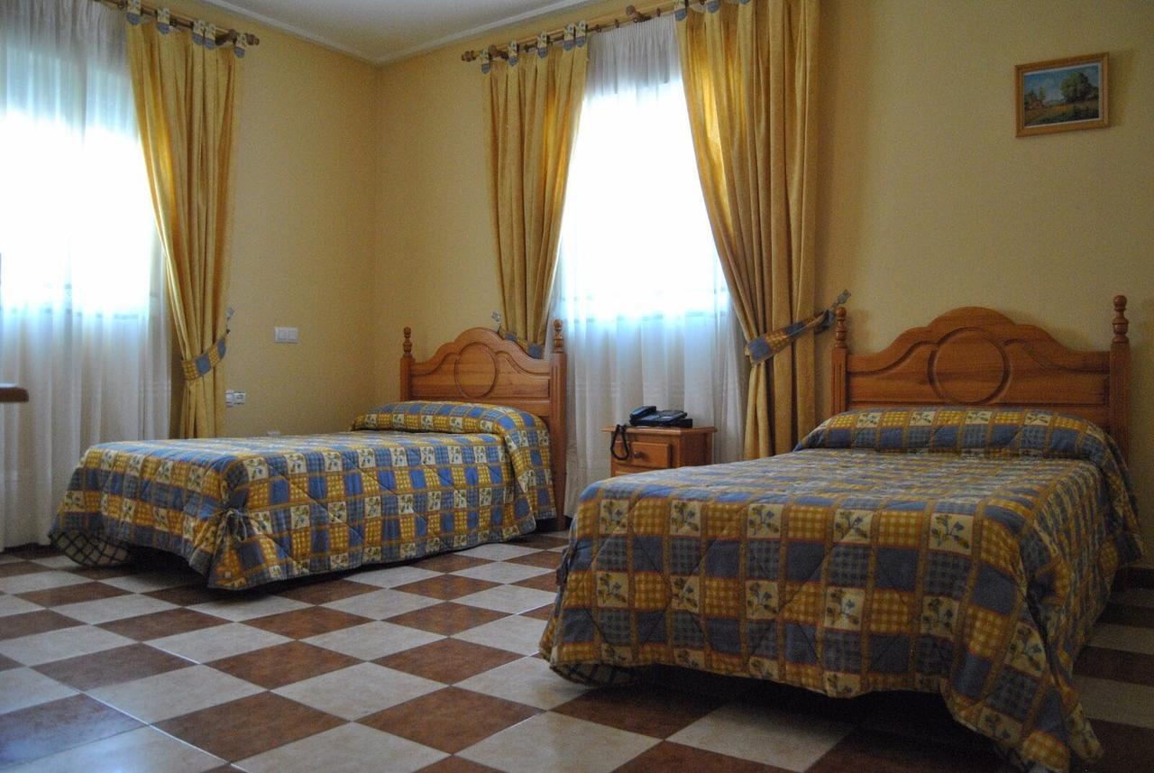 Hotel Las Dehesas Navalvillar de Pela Екстер'єр фото